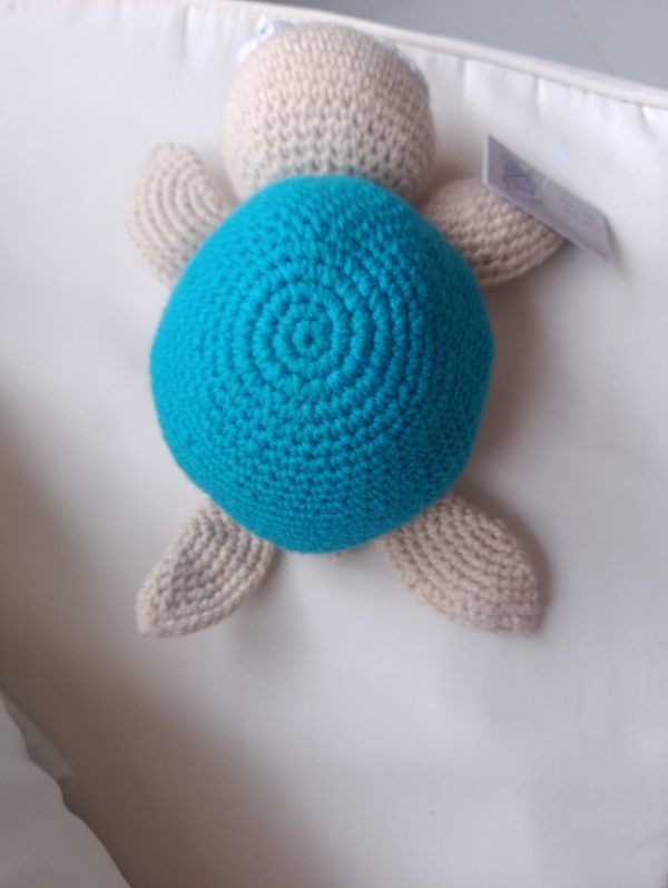 Tina, la tortuguita curiosa – Amigurumi color turquesa hecho a mano - Imagen 3