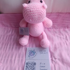 Hipopótamo Rosa Amigurumi con Lazo - Creación Artesanal de Crochet