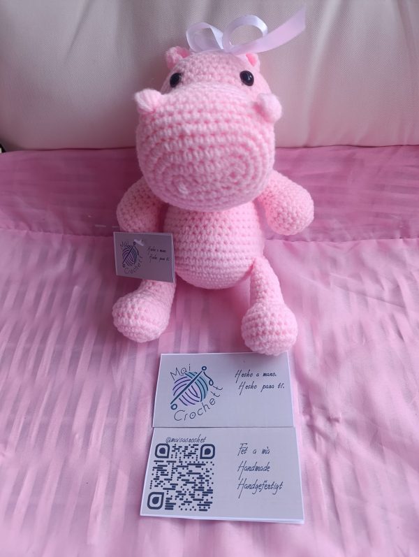 Hipopótamo Rosa Amigurumi con Lazo - Creación Artesanal de Crochet