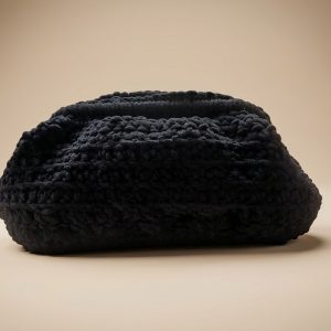 bolso de mano con cadena bandolera.
colección primavera verano 26 N°17